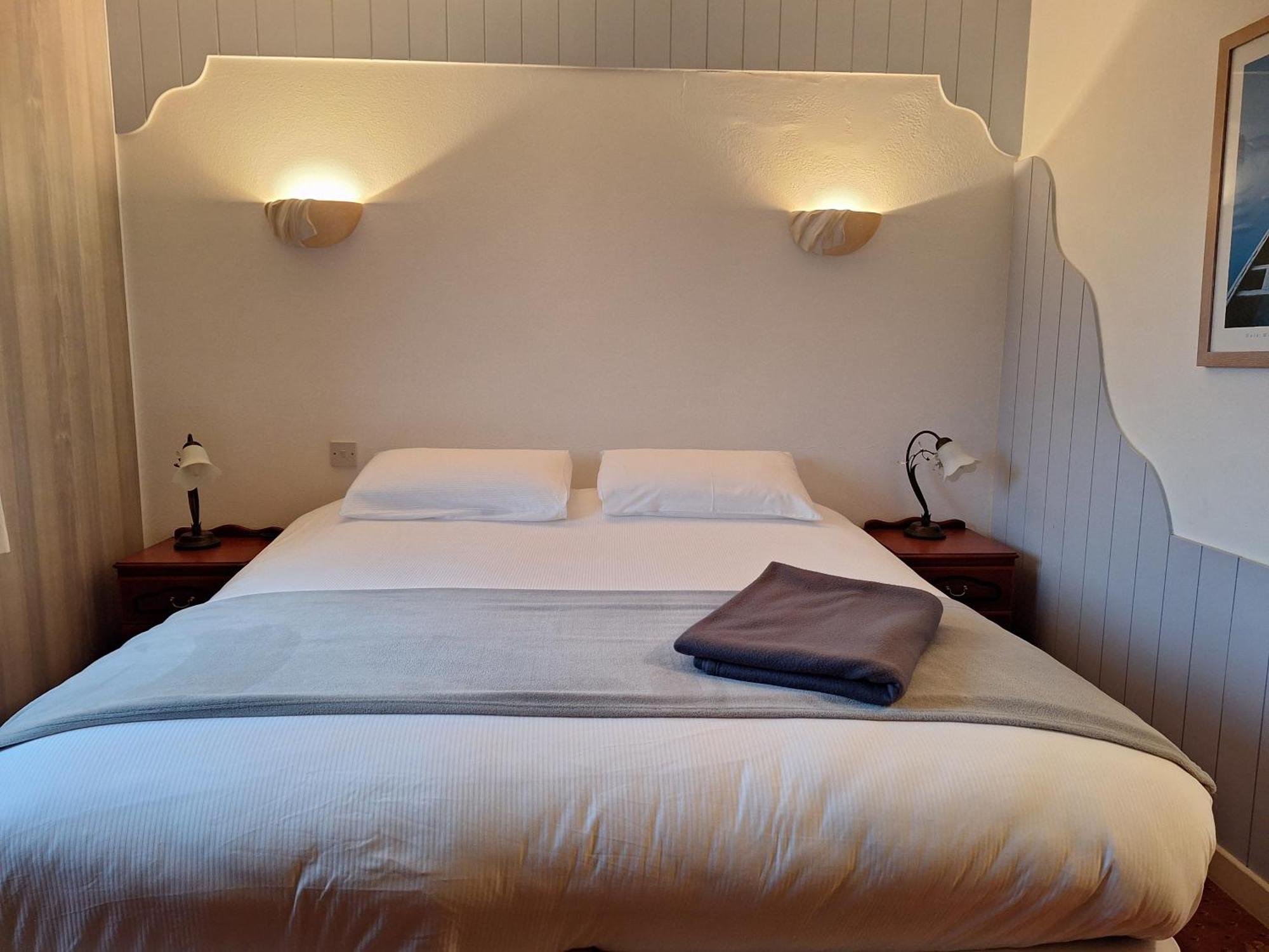 Corthna Lodge Schull Eksteriør billede